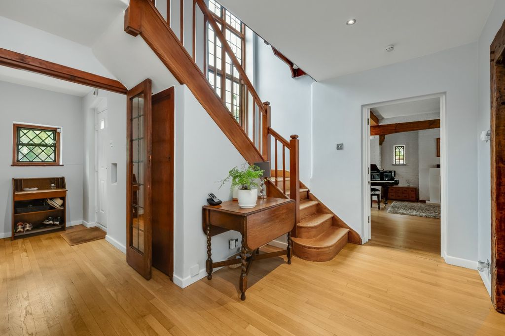 Property photo 3 of 20 Hall
