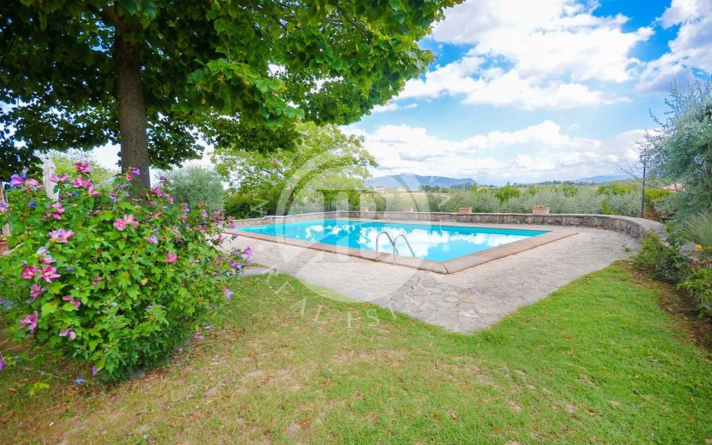 Property photo 2 of 25