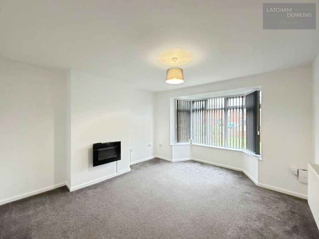 Property photo 3 of 18 Lounge