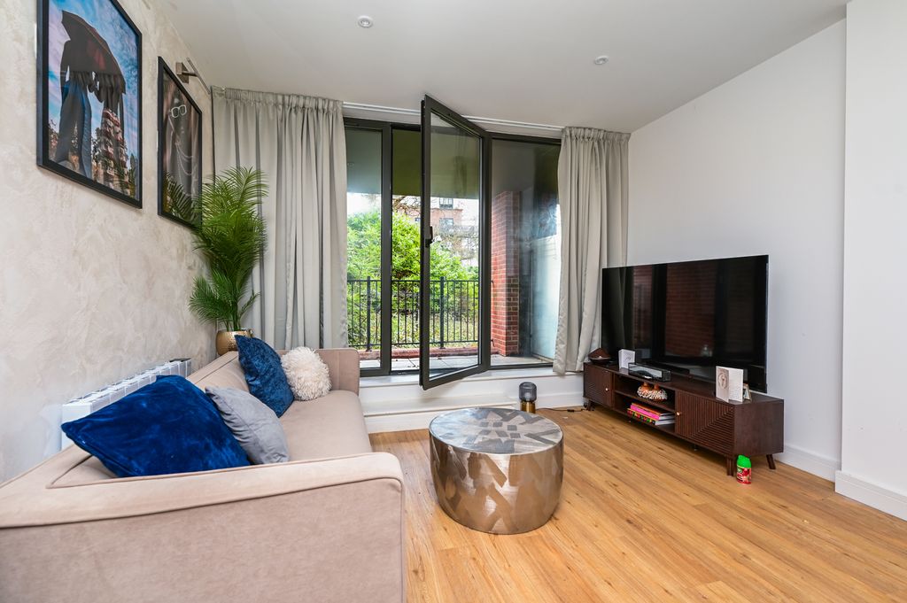 Property photo 1 of 7 Living Area