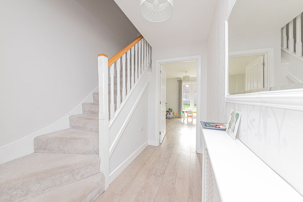 Property photo 2 of 19 Hallway