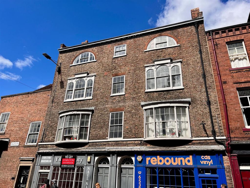 Property photo 1 of 7 3c Gillygate 10.Jpg