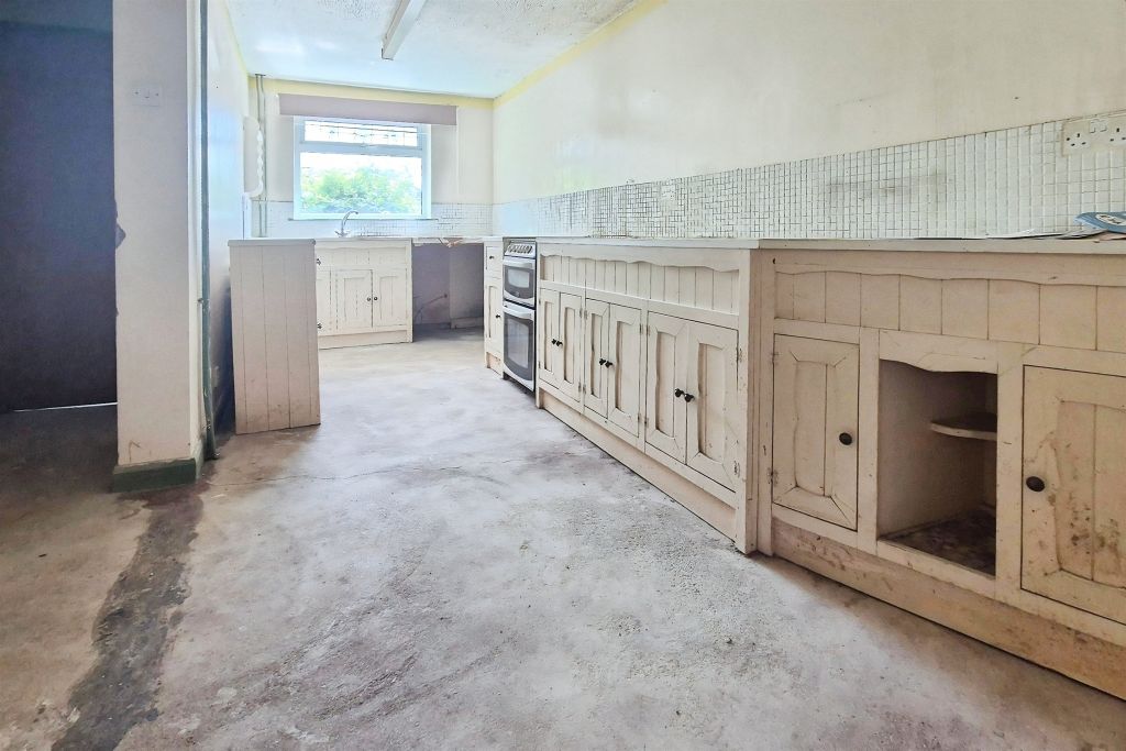 Property photo 3 of 14 Kitchen