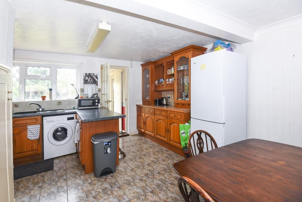 Property photo 3 of 10 Kitchen