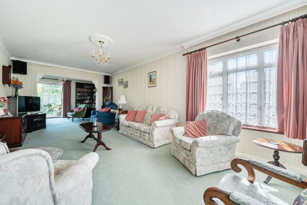 Property photo 2 of 23 Living/Sitting Room