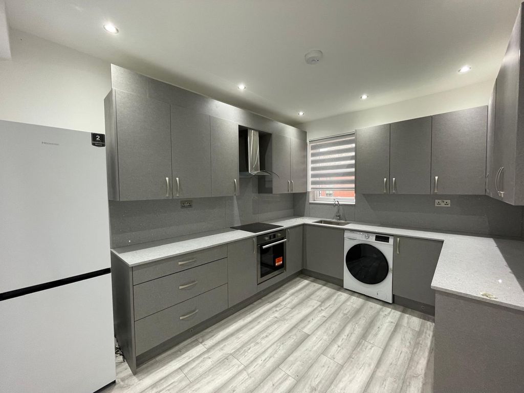 Property photo 1 of 9 2 Bed Flat To Rent The Broadway, Southall Ub1