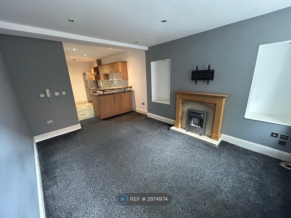 Property photo 1 of 12 Living Room