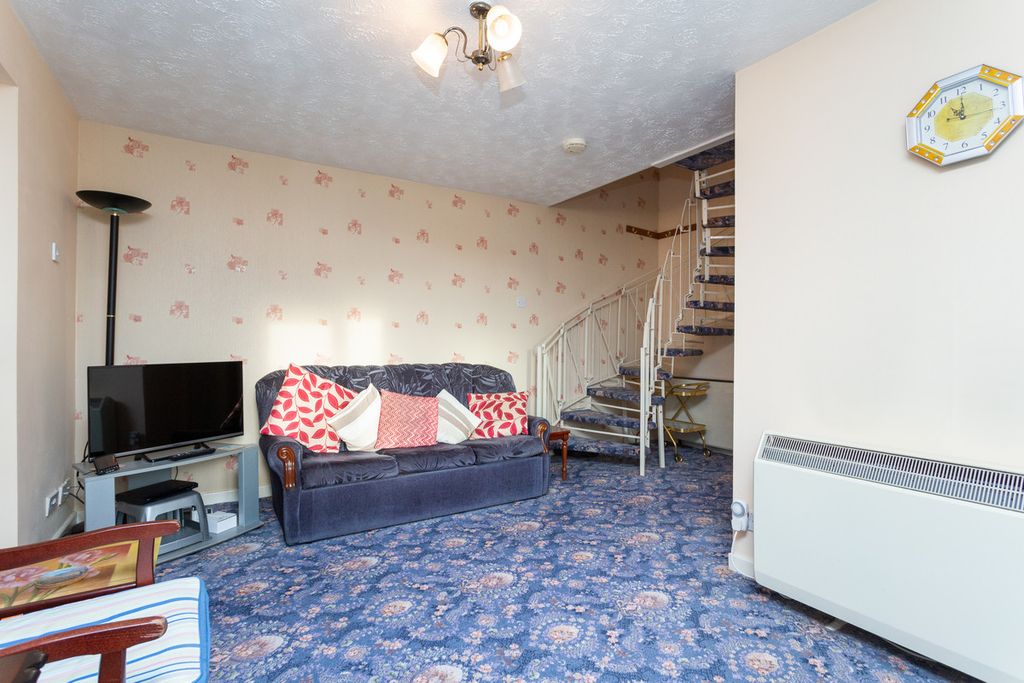 Property photo 2 of 13