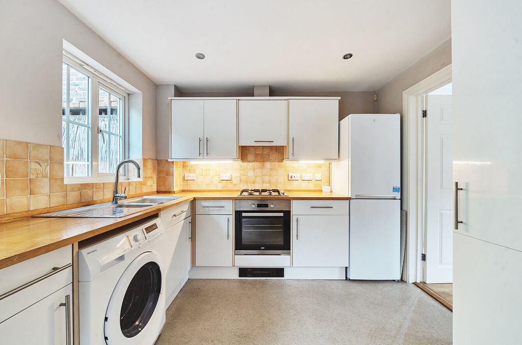Property photo 2 of 22 1334411-11-68A2Ed...