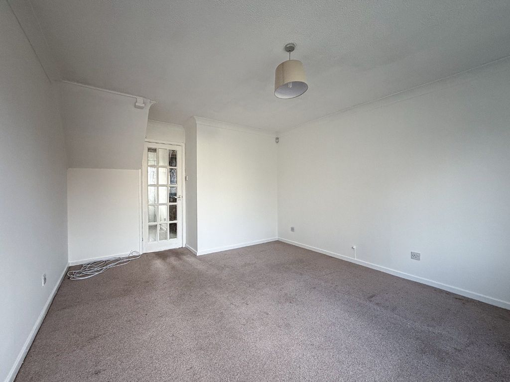 Property photo 3 of 10 3854424