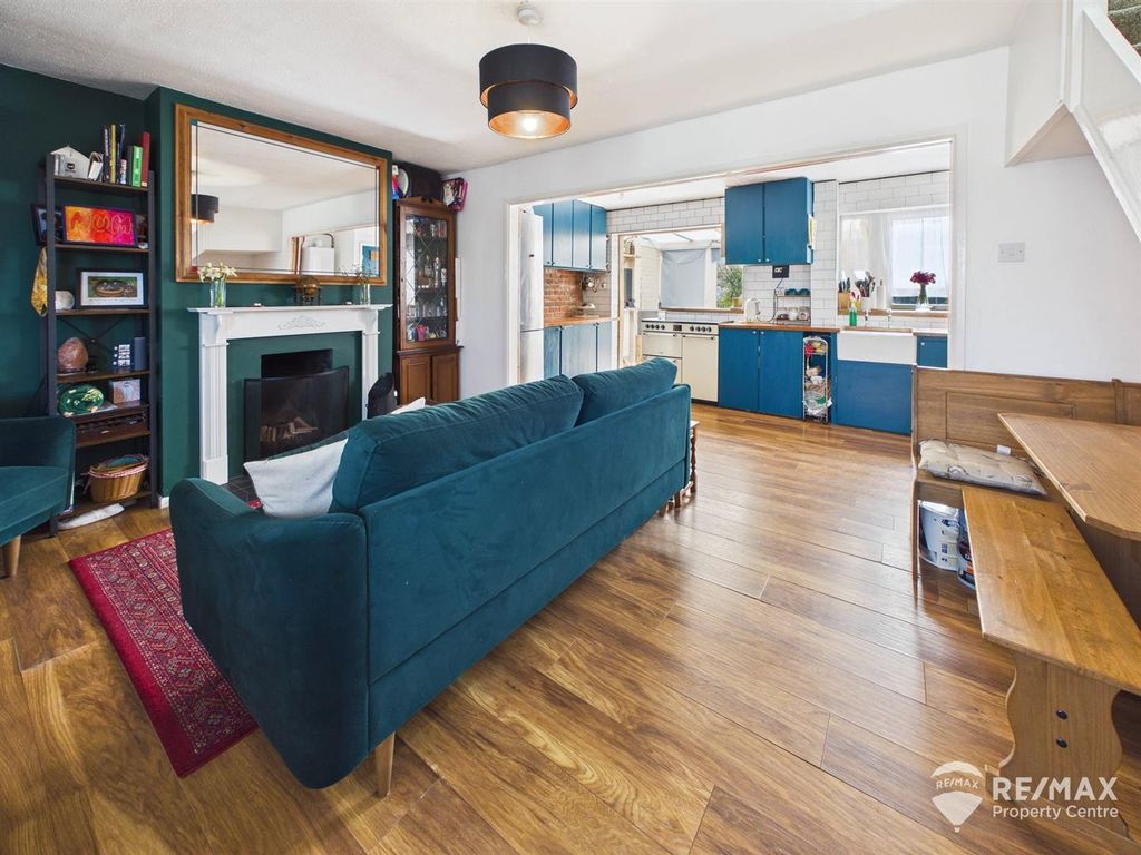 Property photo 3 of 28 Cam02842G0-Pr0346-Still004.Jpg