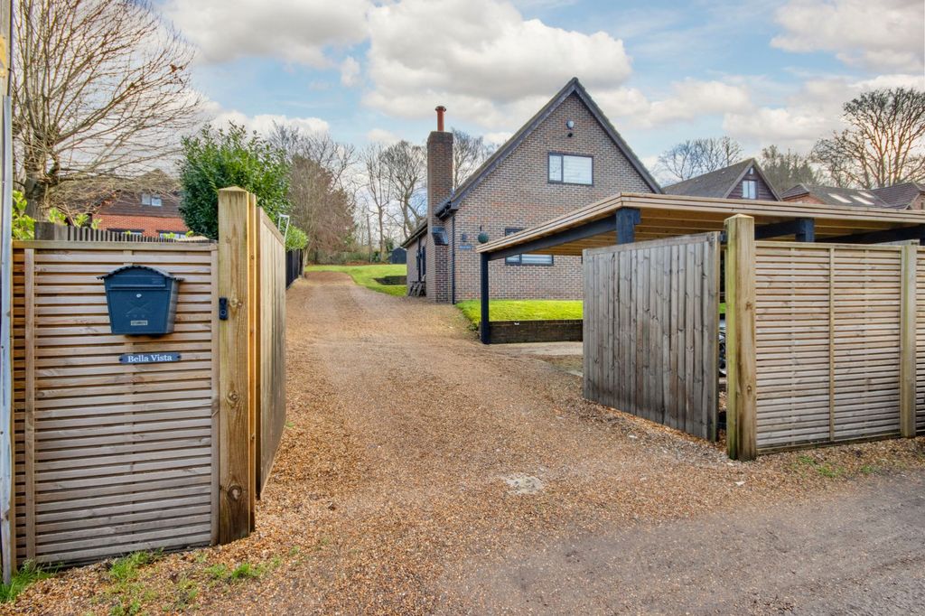 Property photo 1 of 21 External