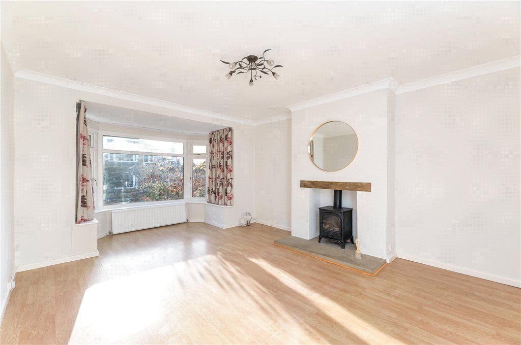 Property photo 3 of 28 Lounge