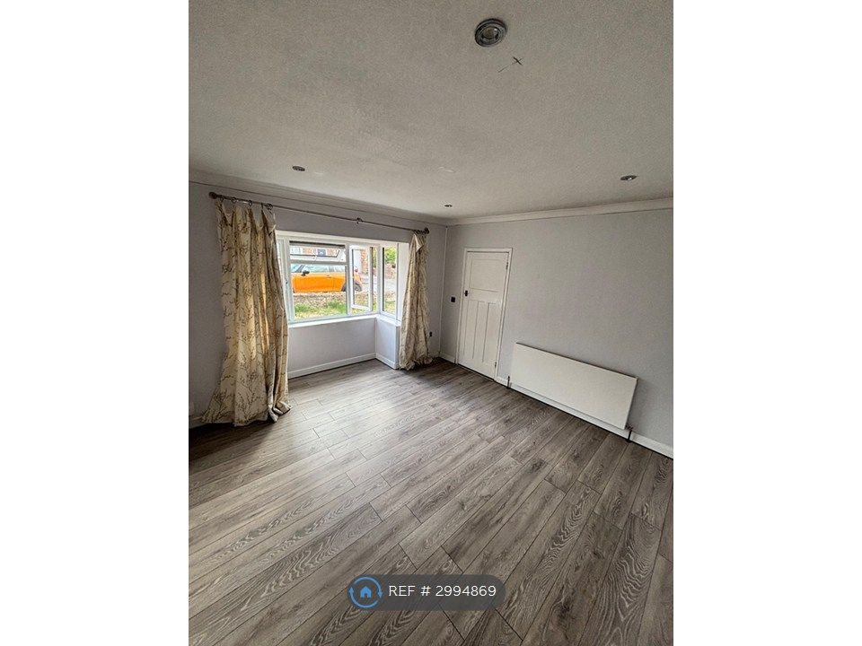 Property photo 2 of 11 Bedroom 1 (Downstairs)