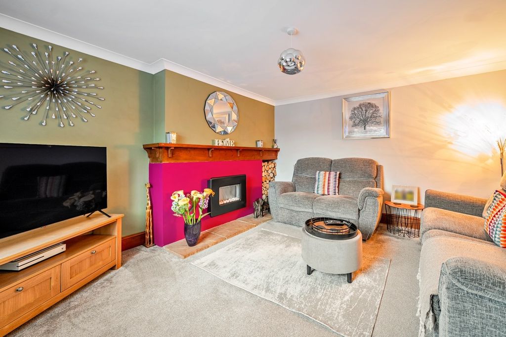 Property photo 2 of 19 4811551