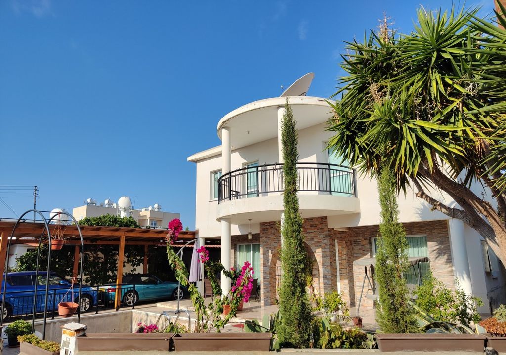 Property photo 2 of 15