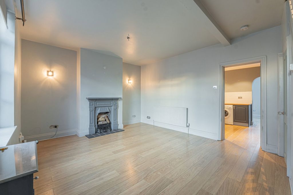 Property photo 2 of 27