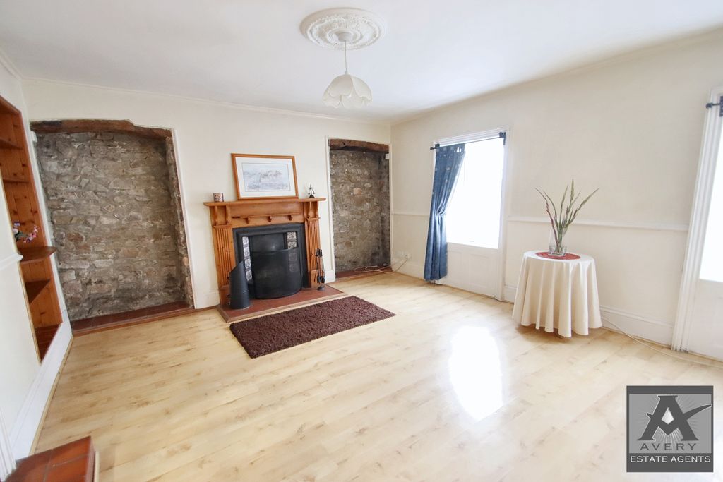 Property photo 3 of 12 Gallery
