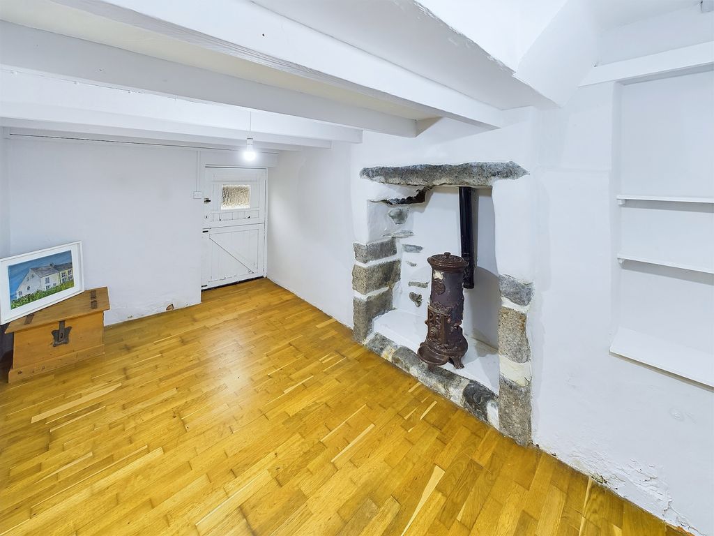 Property photo 3 of 9 Gallery