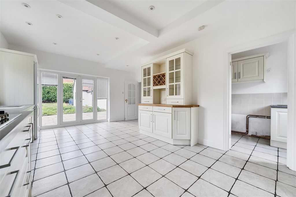 Property photo 3 of 15 Kitchen 1.Jpg