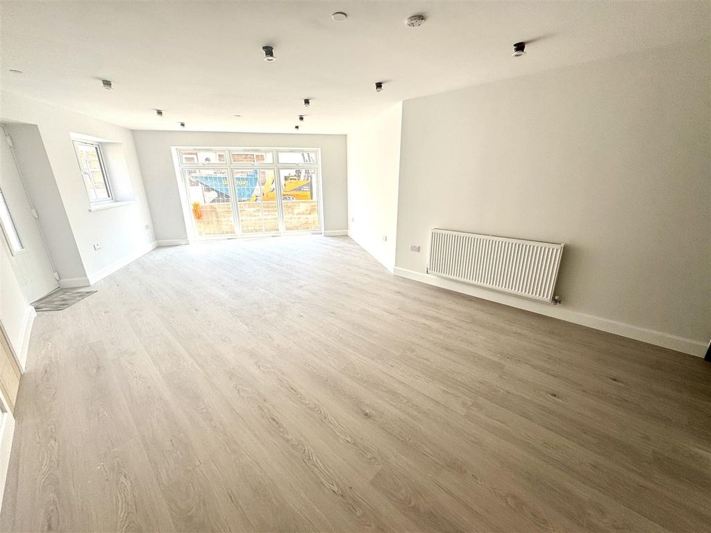 Property photo 2 of 6 Living Room