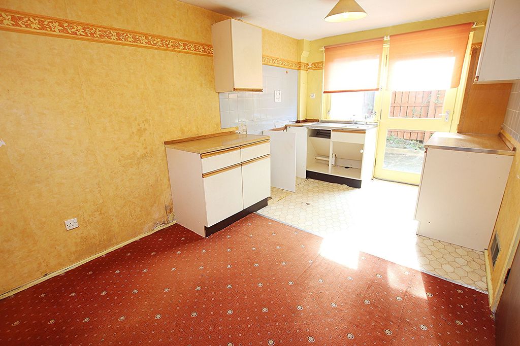 Property photo 3 of 15 Kitchen