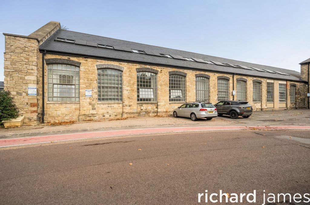 Property photo 1 of 12 2Ae993c9700d476F9A616E3B123730A9