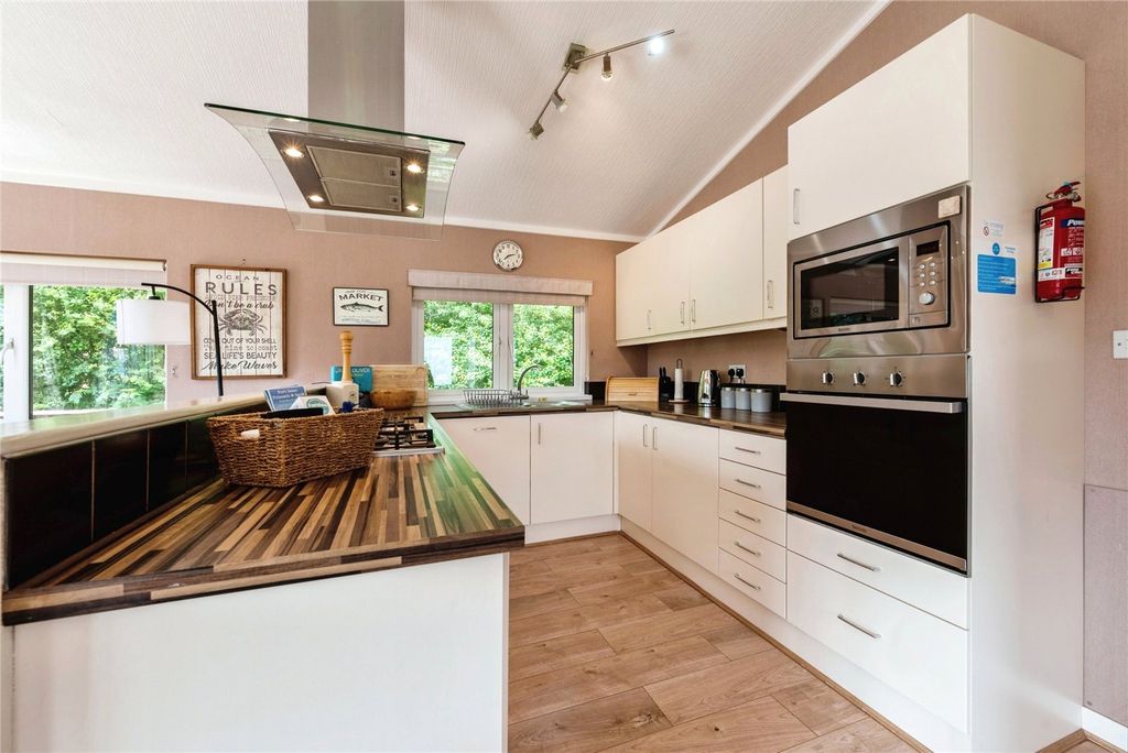 Property photo 3 of 17 Picture No. 12