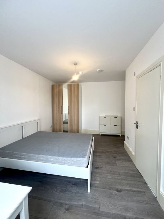 Property photo 1 of 7 A Newly Refurbished Ground Floor Double, En-Suite Room!