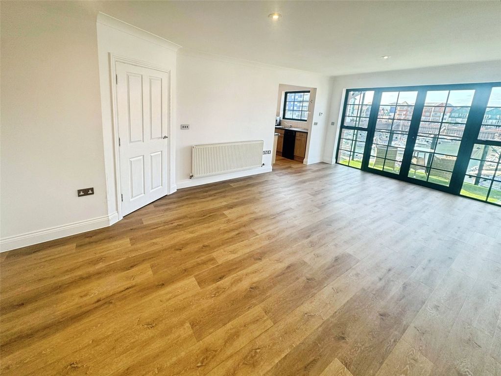 Property photo 2 of 11 Lounge/Diner