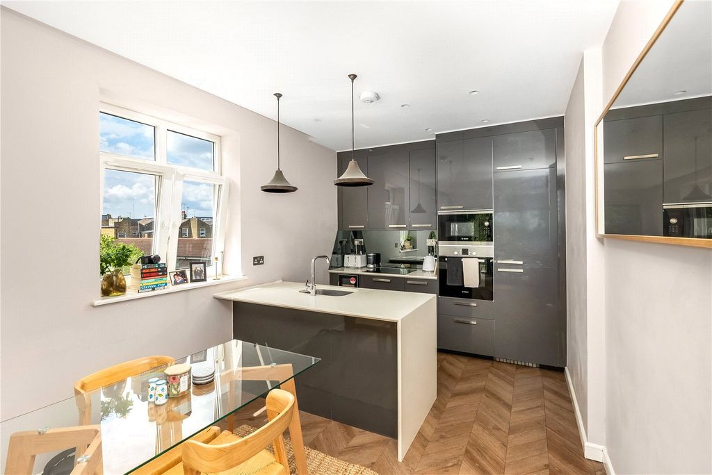 Property photo 3 of 15 Picture No. 11