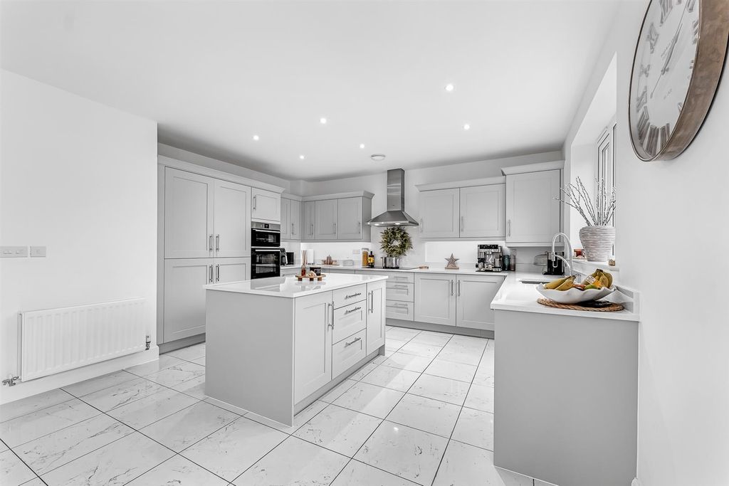 Property photo 2 of 38 P1700036_7_8_9.Jpg