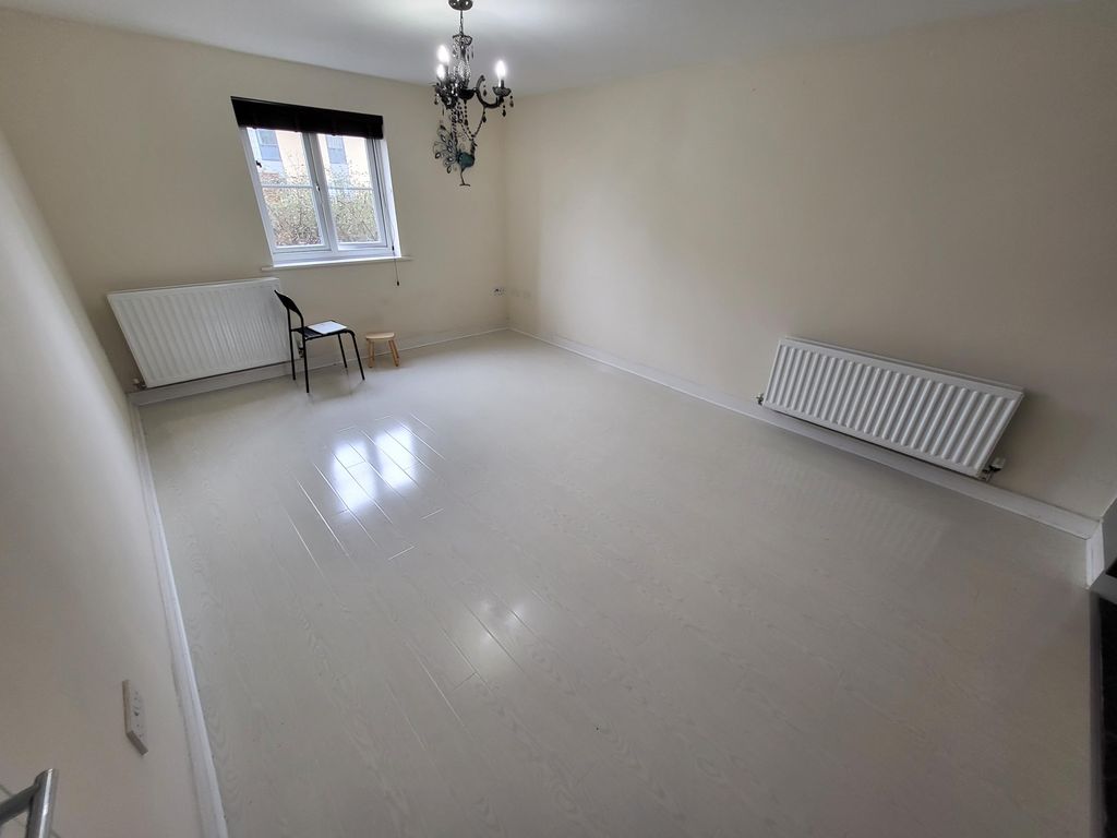 Property photo 3 of 10 Living Room