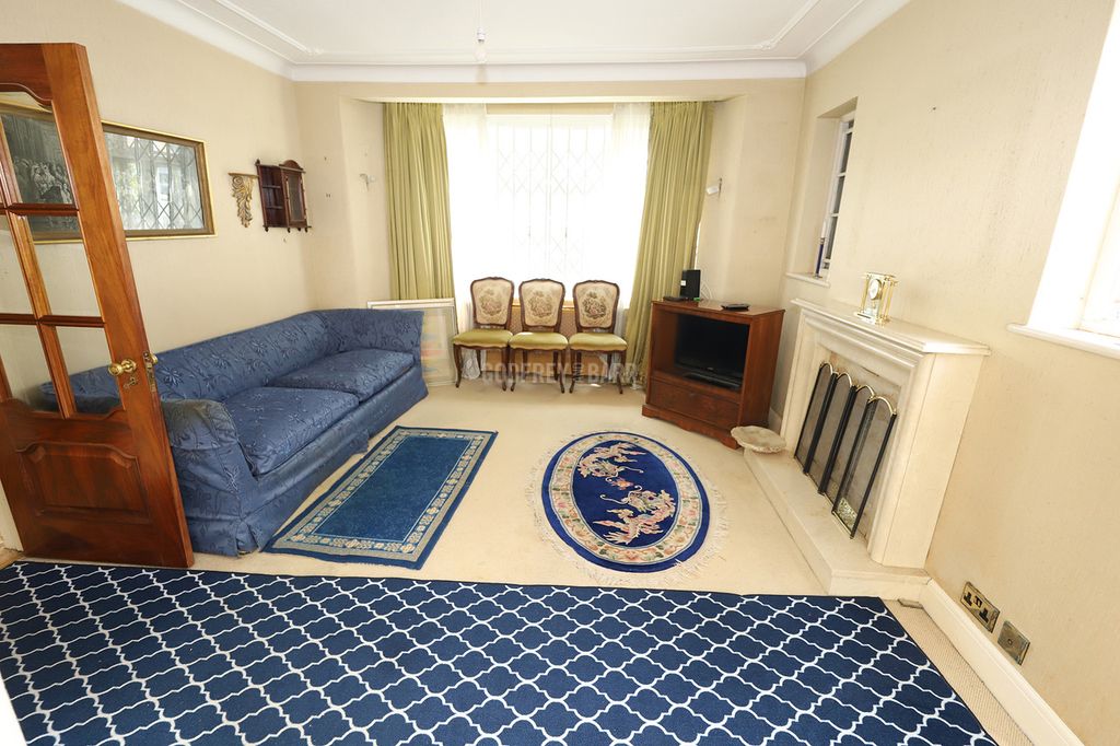 Property photo 2 of 25