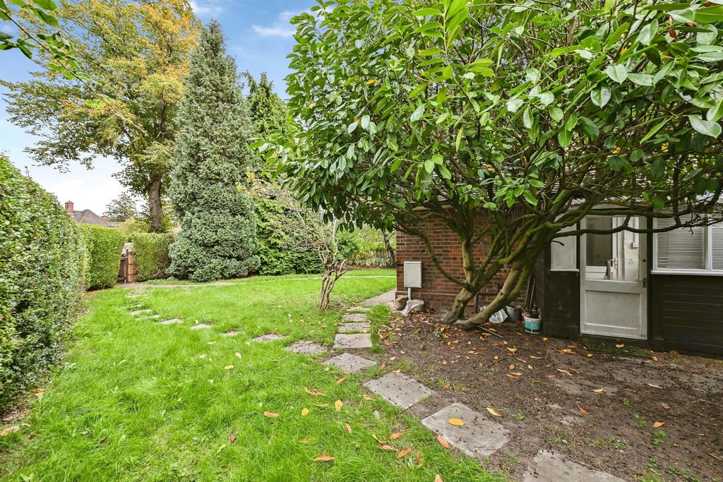 Property photo 2 of 17 Garden To Side