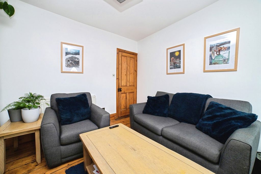 Property photo 3 of 18 Pbox-Img.Jpg