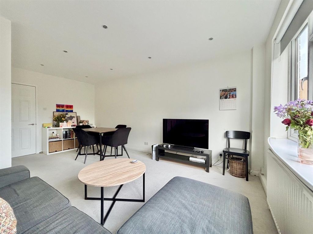 Property photo 2 of 15 Sitting / Dining Room