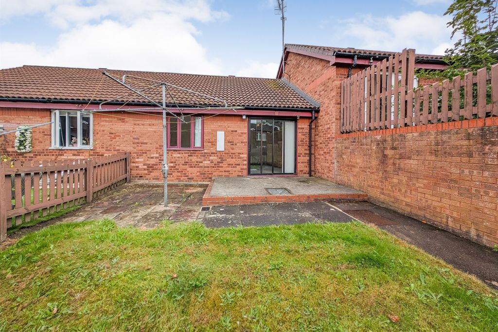 Property photo 3 of 18 7 St. Patricks Walk, Gateshead, Tyne And Wear, Ne10 9Hf