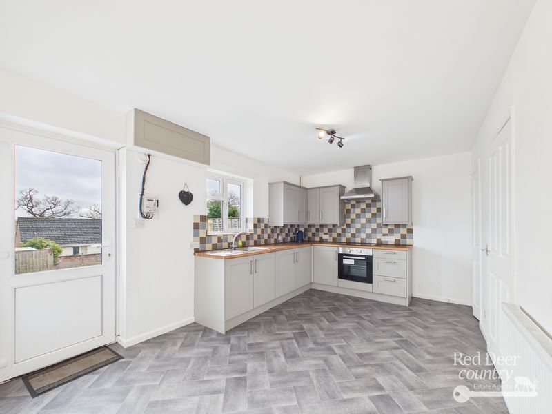 Property photo 2 of 16 Kitchen/Dining Room