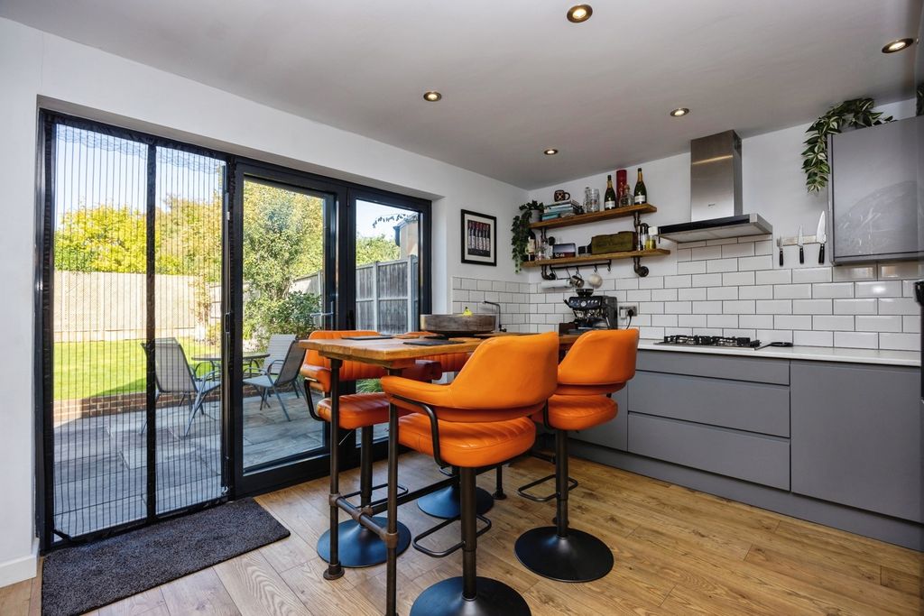 Property photo 2 of 17 Photo