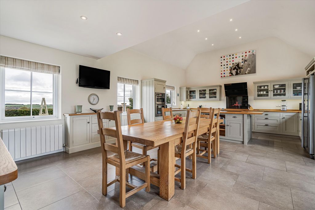 Property photo 3 of 23 Image