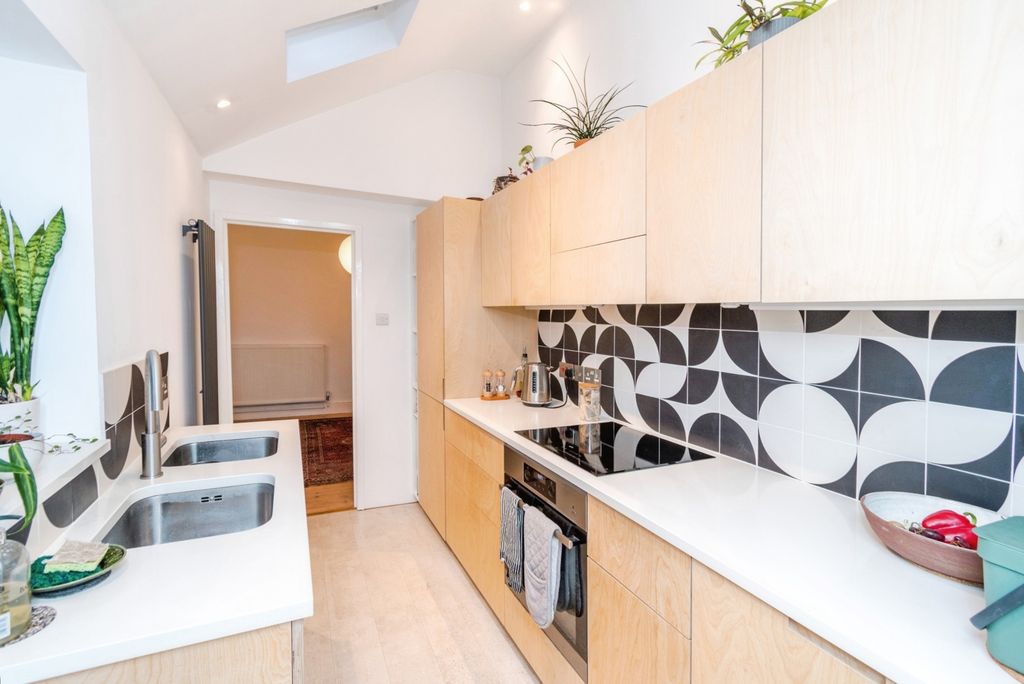 Property photo 3 of 16 Pbox-Img.Jpg