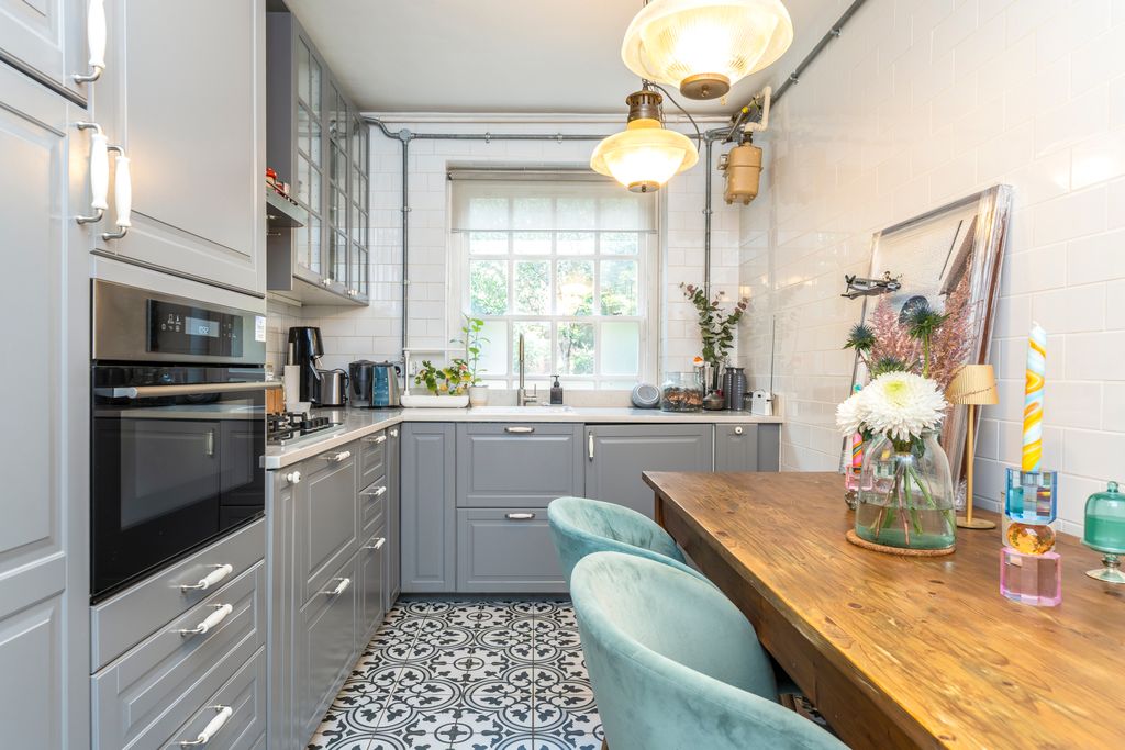 Property photo 3 of 18 Kitchen