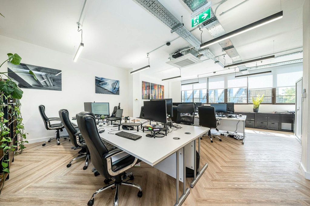 Property photo 3 of 6 Int 2.Jpg