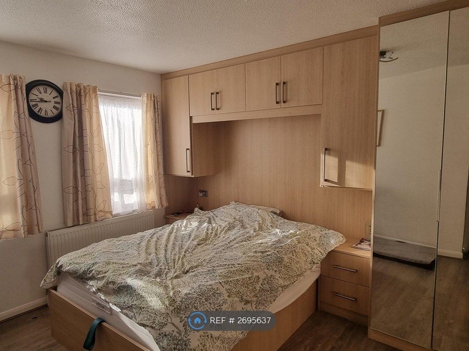 Property photo 3 of 7 1st Bedroom 1