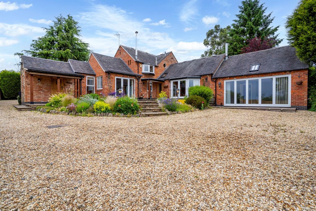 Property photo 1 of 33