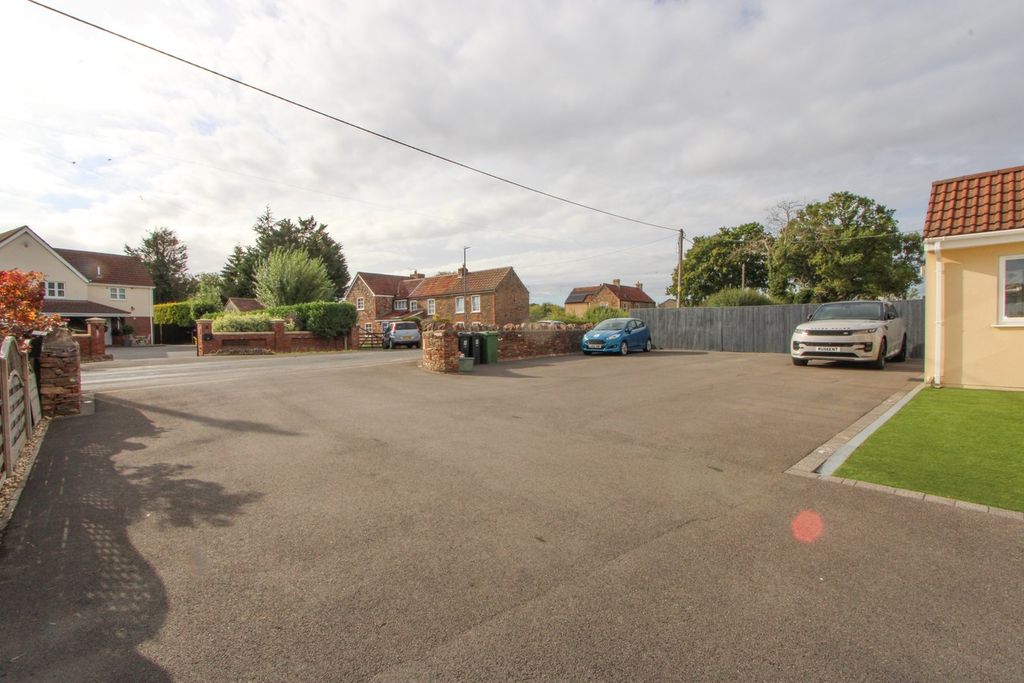 Property photo 2 of 28