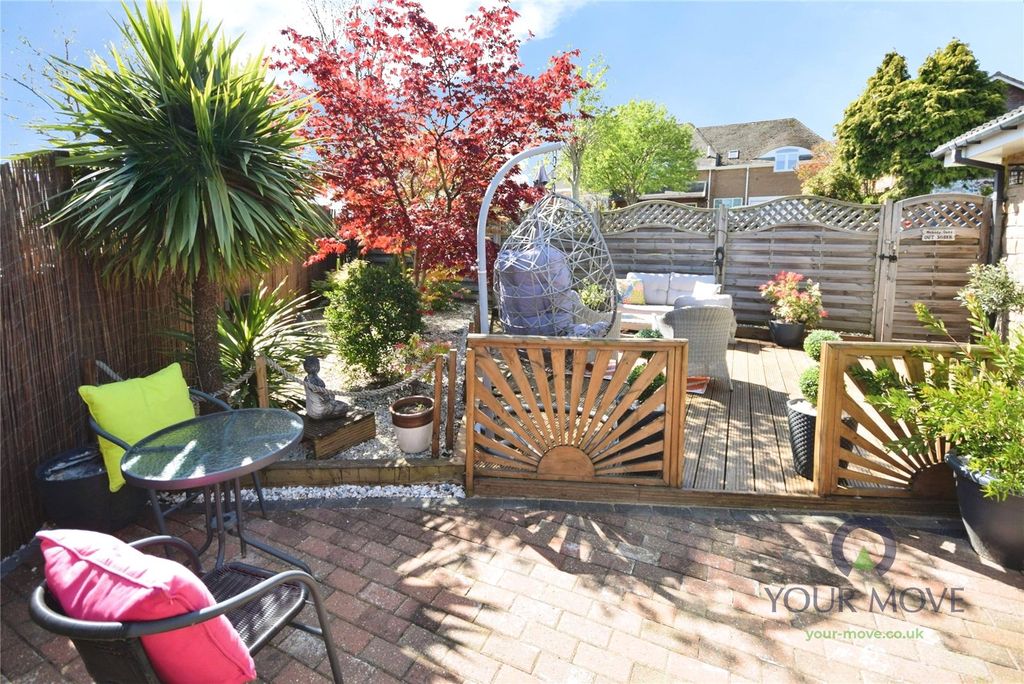 Property photo 2 of 34 Side Garden