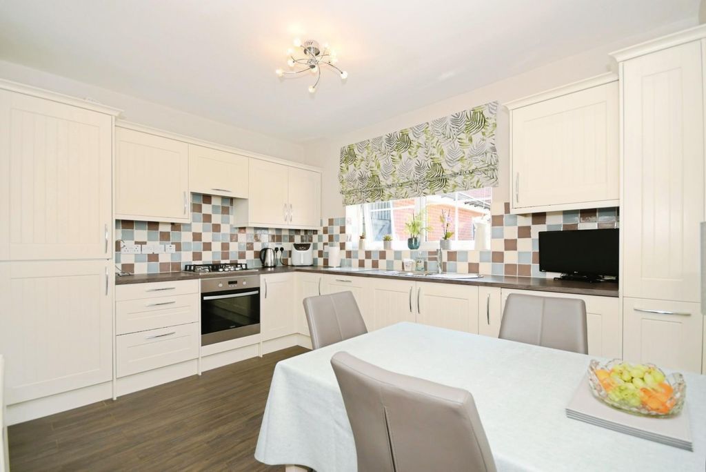 Property photo 2 of 18 Kitchen Diner.Jpg