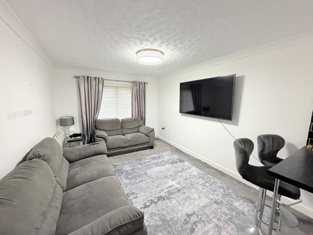 Property photo 2 of 5 Lounge